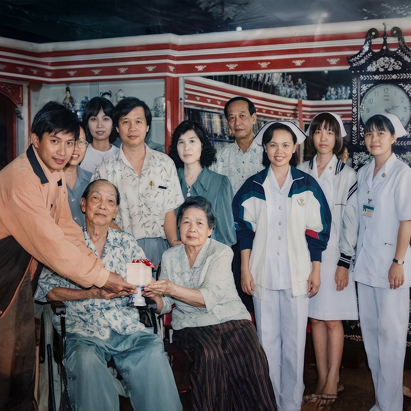 ภาพคุณนายซุ่นแถ่น ผู้ก่อตั้ง