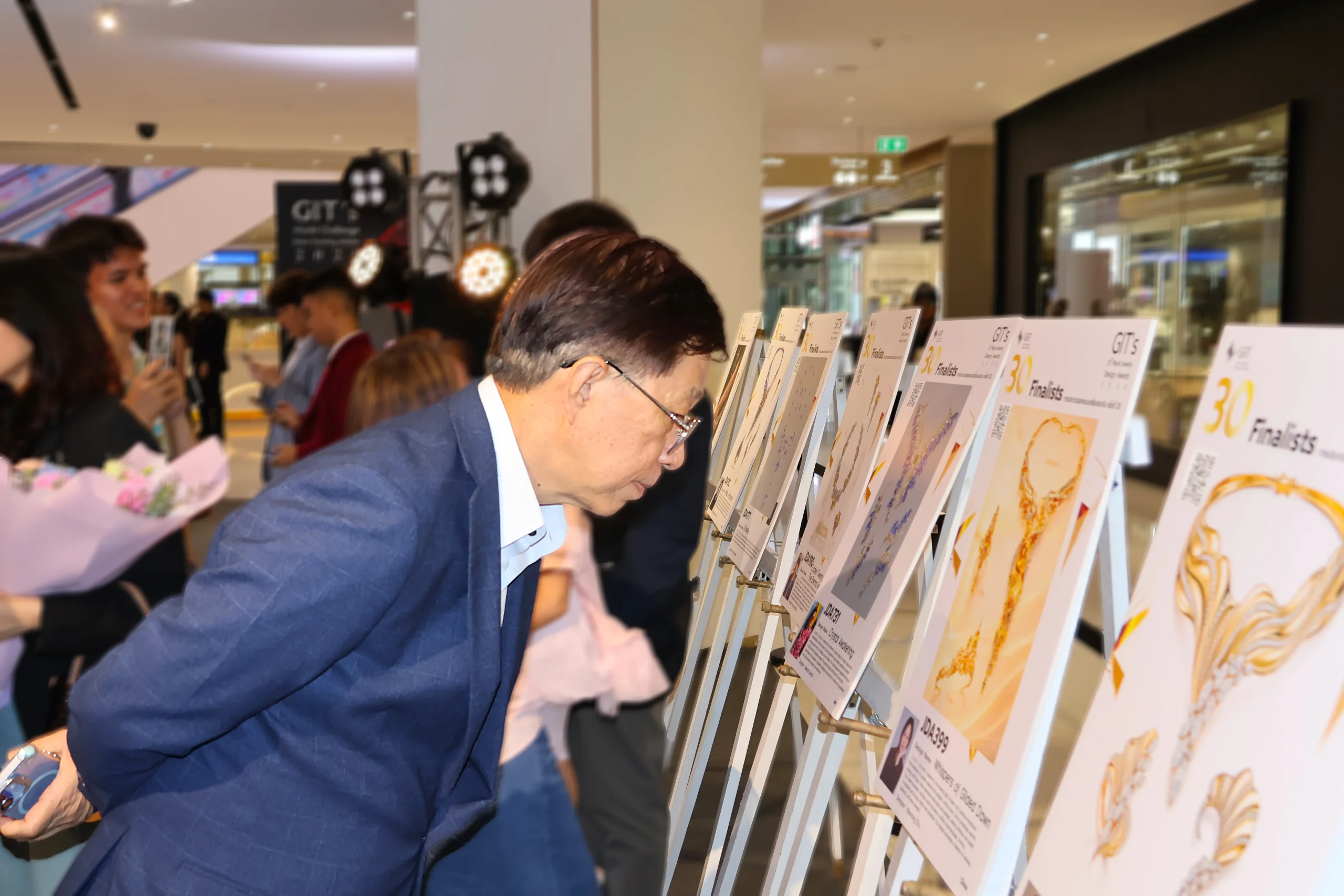 งานมอบรางวัลออกแบบอัญมณีโลก และโครงการประกวดพลอยเจียระไนระดับโลก