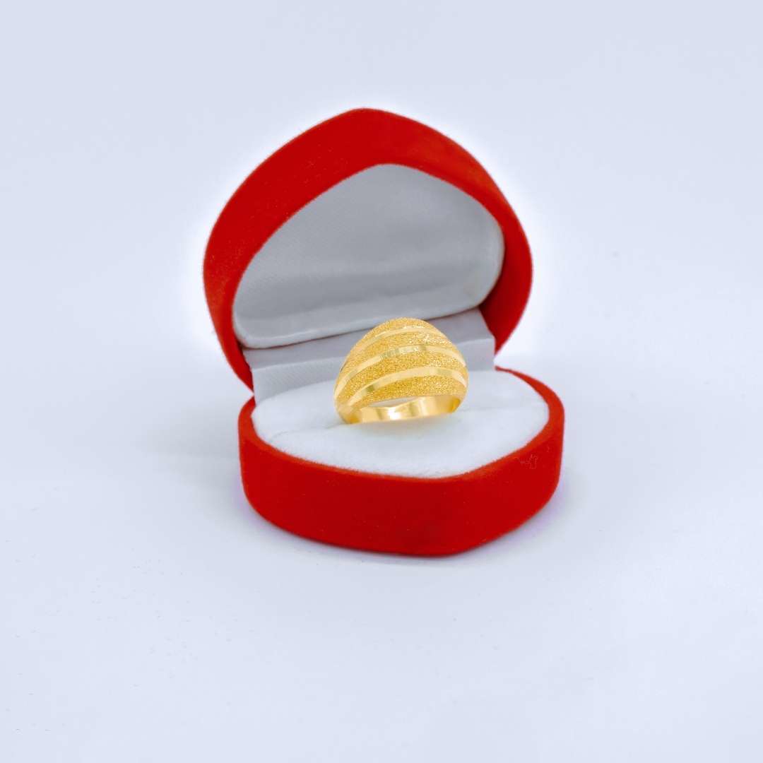 แหวนลายแถว