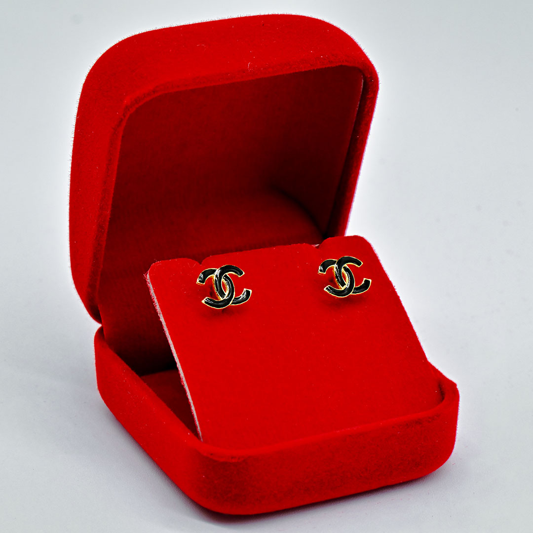 ต่างหู CC ลงยาดำ