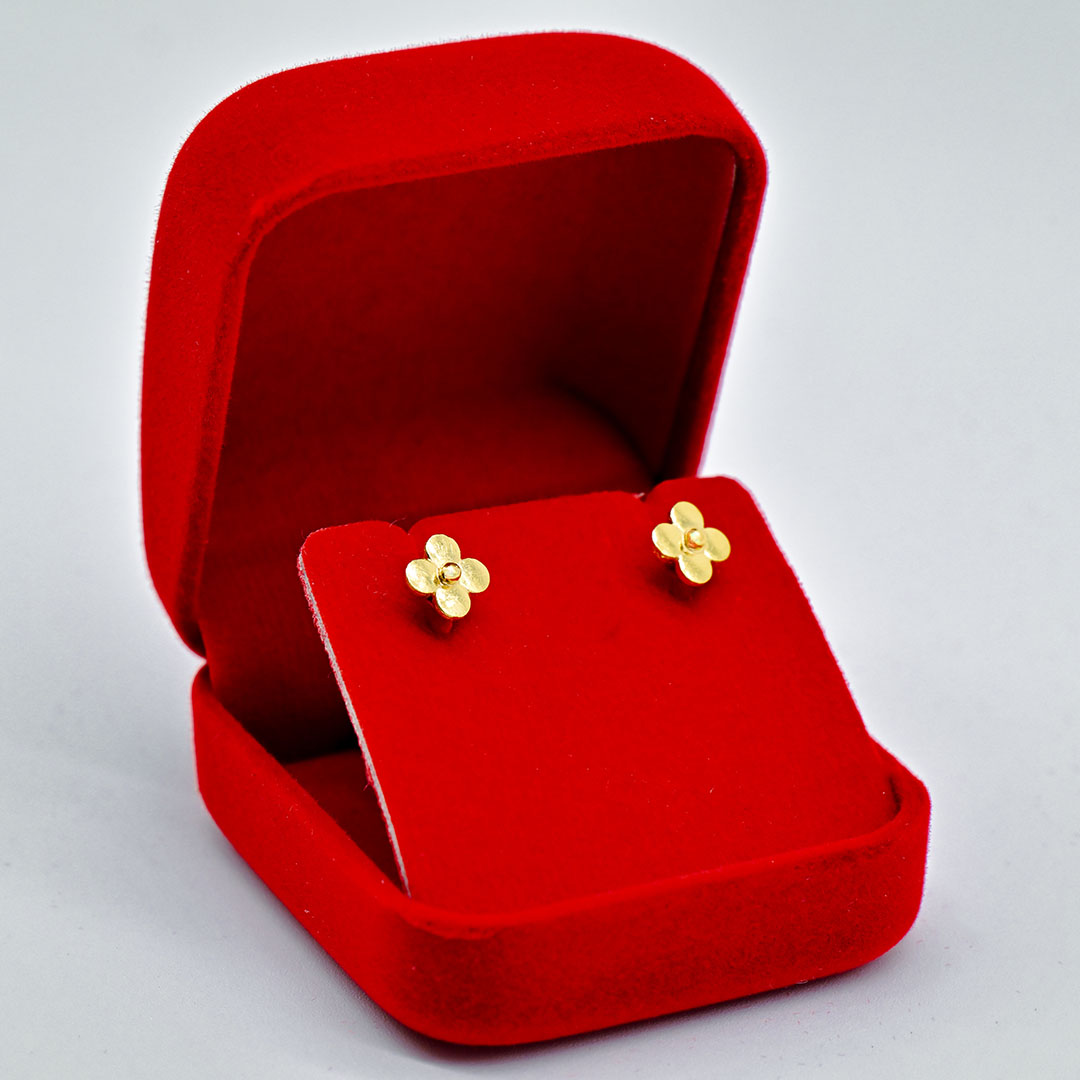 ต่างหูใบโคลเวอร์