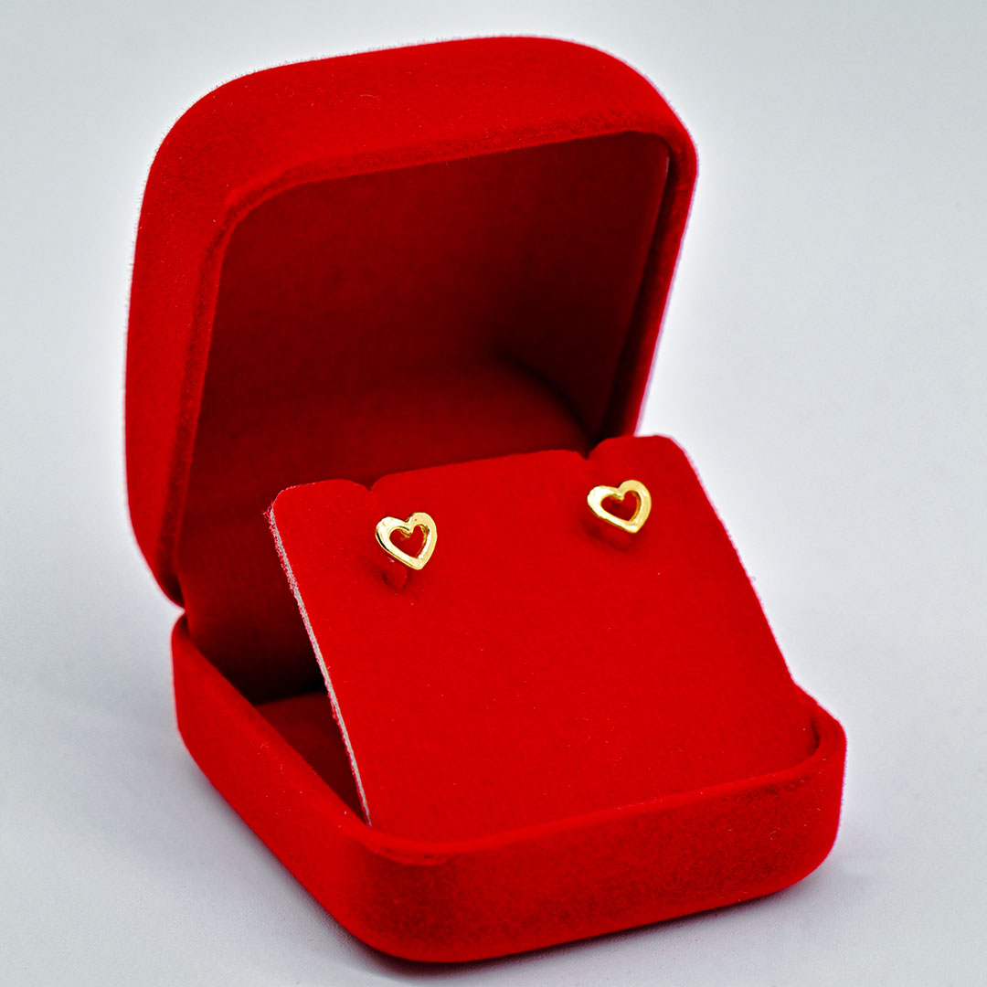 ต่างหูหัวใจโปร่ง